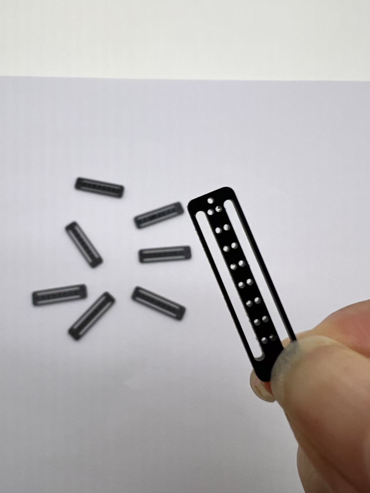 订制高精密黑色防尘阻燃单面带胶电子绝缘环氧树脂组件